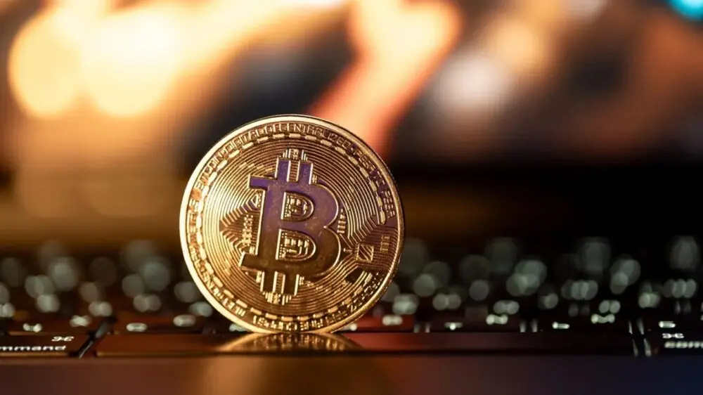 Los-analistas-estiman-que-el-bitcoin-mantendra-precios-elevados-en-los-proximos-meses-gracias-al-apoyo-del-gobierno-de-EE.UU_