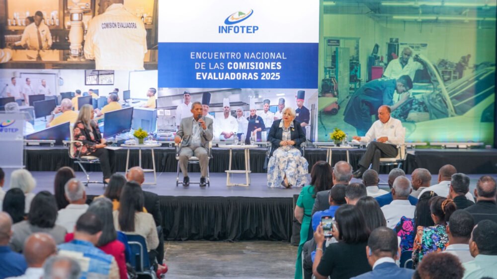 panel ¿Cómo la democratización del conocimiento desarrolla habilidades a lo largo de la vida .