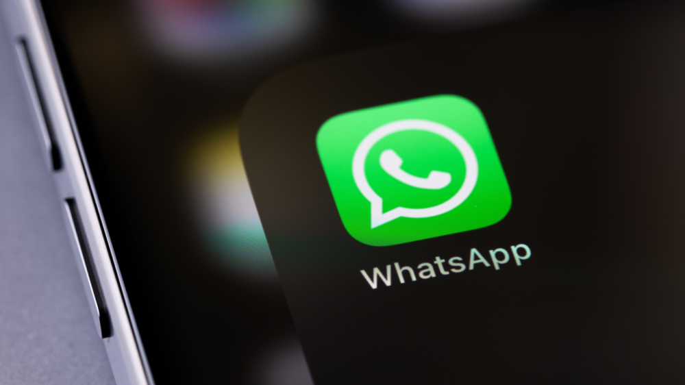Adios-WhatsApp-la-aplicacion-dejara-de-funcionar-en-estos-telefonos-en-48-horas-shutterstock_2429945485
